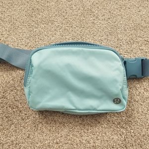 Lululemon everyday bag 1L